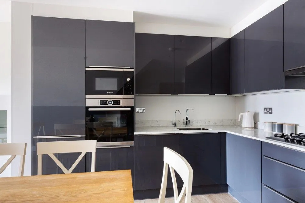 Elegant 2 Bed Flat with Balcony in Finchley