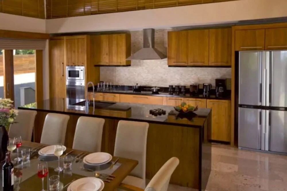 5 Bedroom Beachfront Villa - Chef Maid Nanny