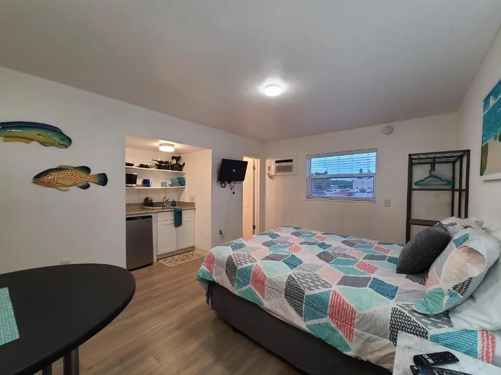 Sun Island Motel