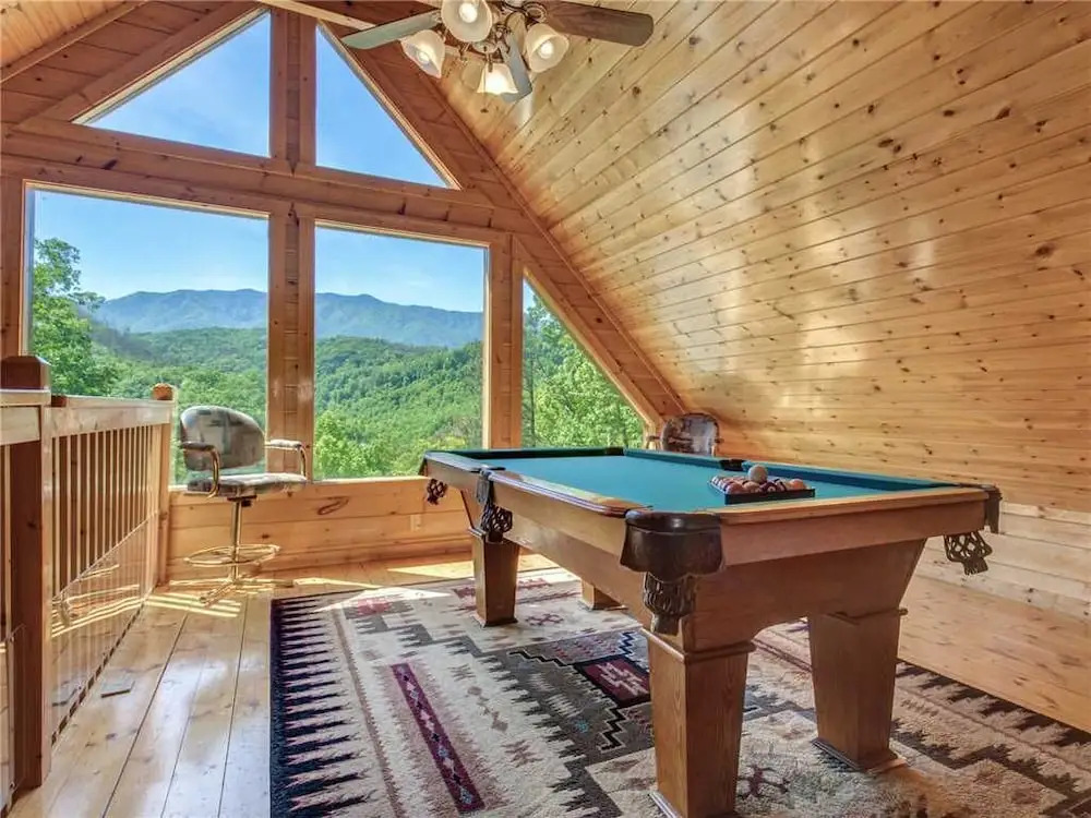 Triple Mountain View - Three Bedroom Cabin