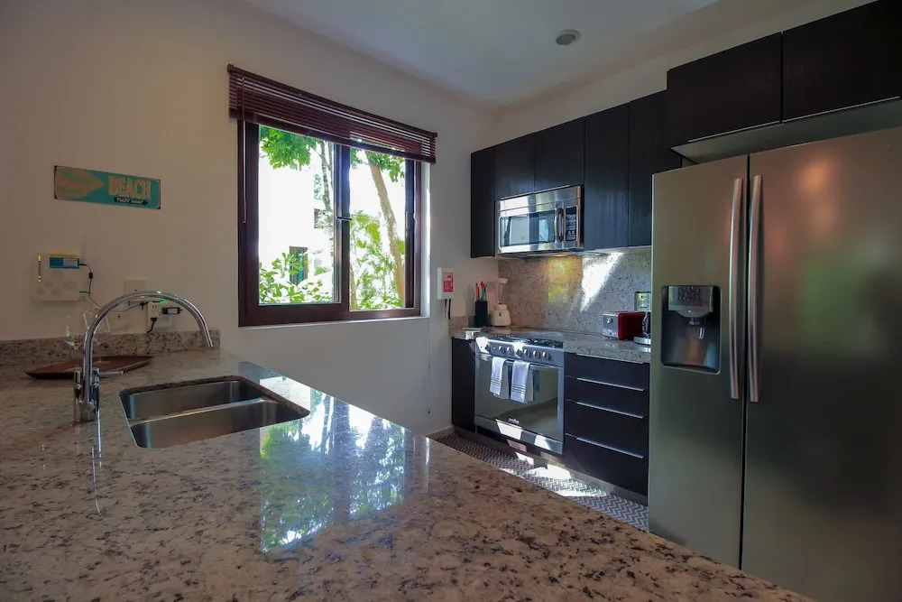 Pool View Condo in Resort by Olahola