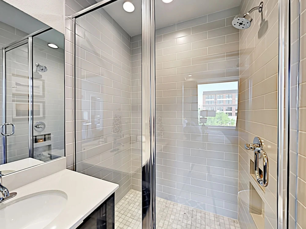East-Side Urban Retreat Unit 263 - 2 Br Condo