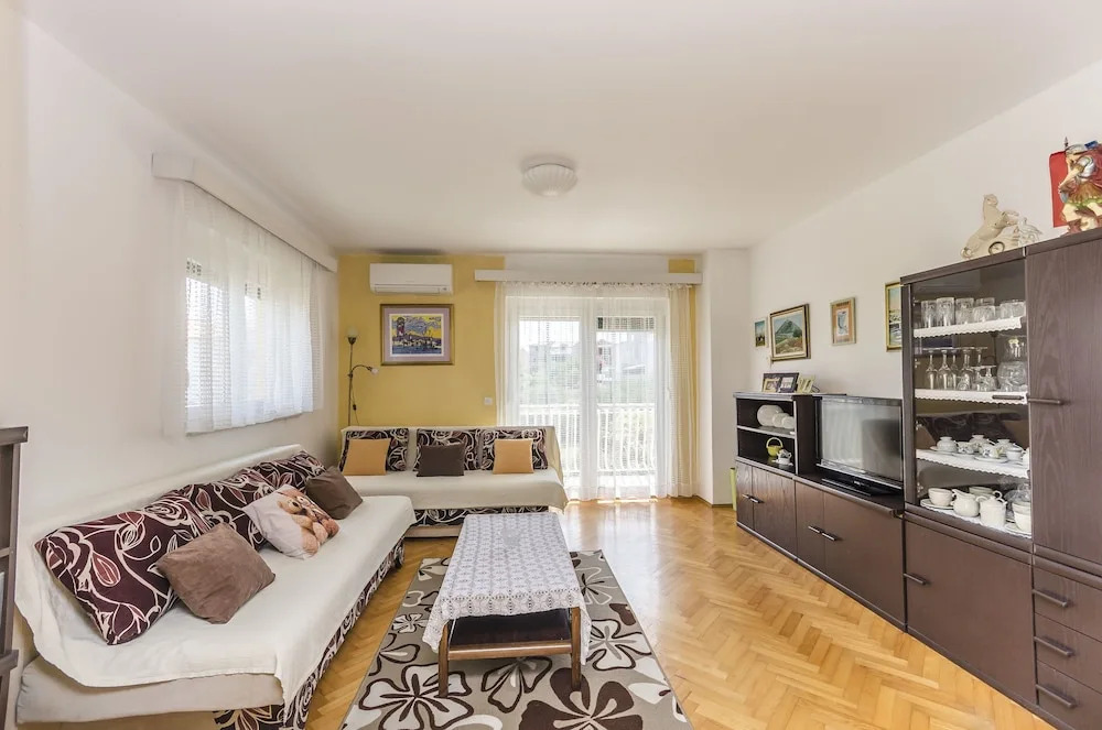 Apartment Lola