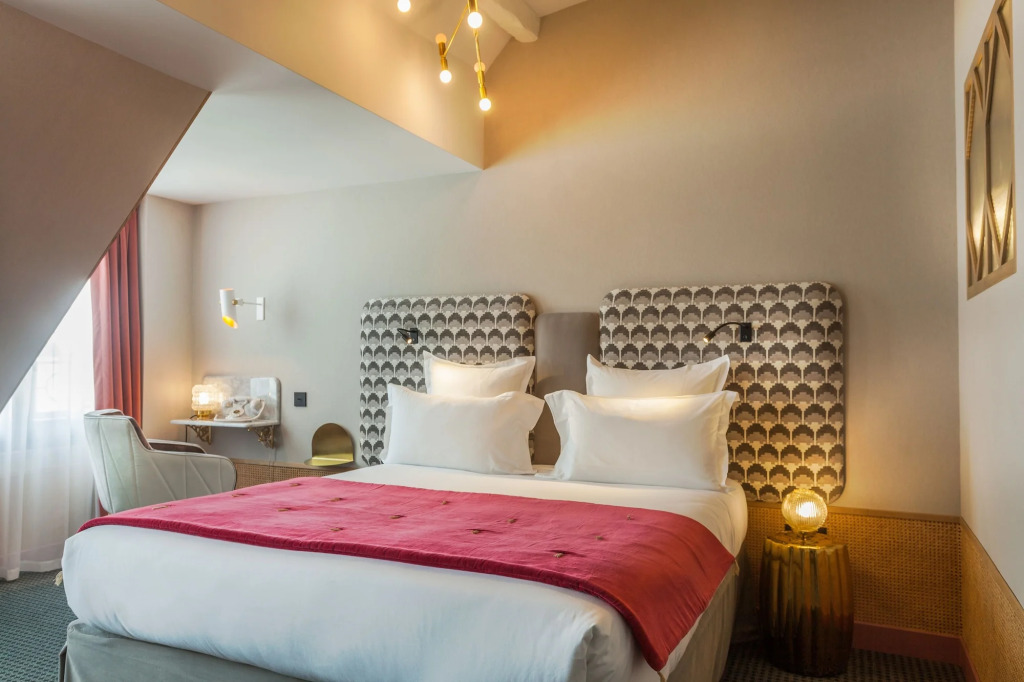 Handsome Hotel