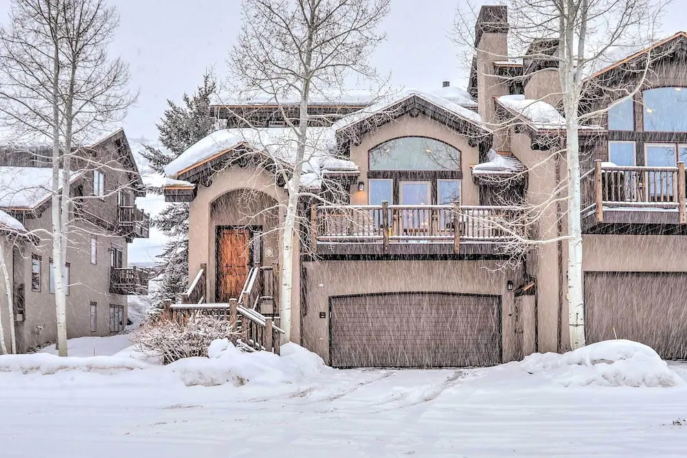House w/ Hot Tub & AC - Shuttle to Skiing!