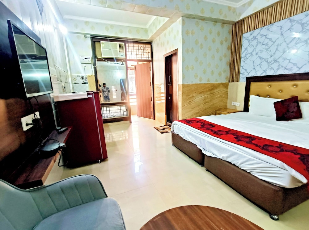 Hotel Krishna Regency - near ISCKON