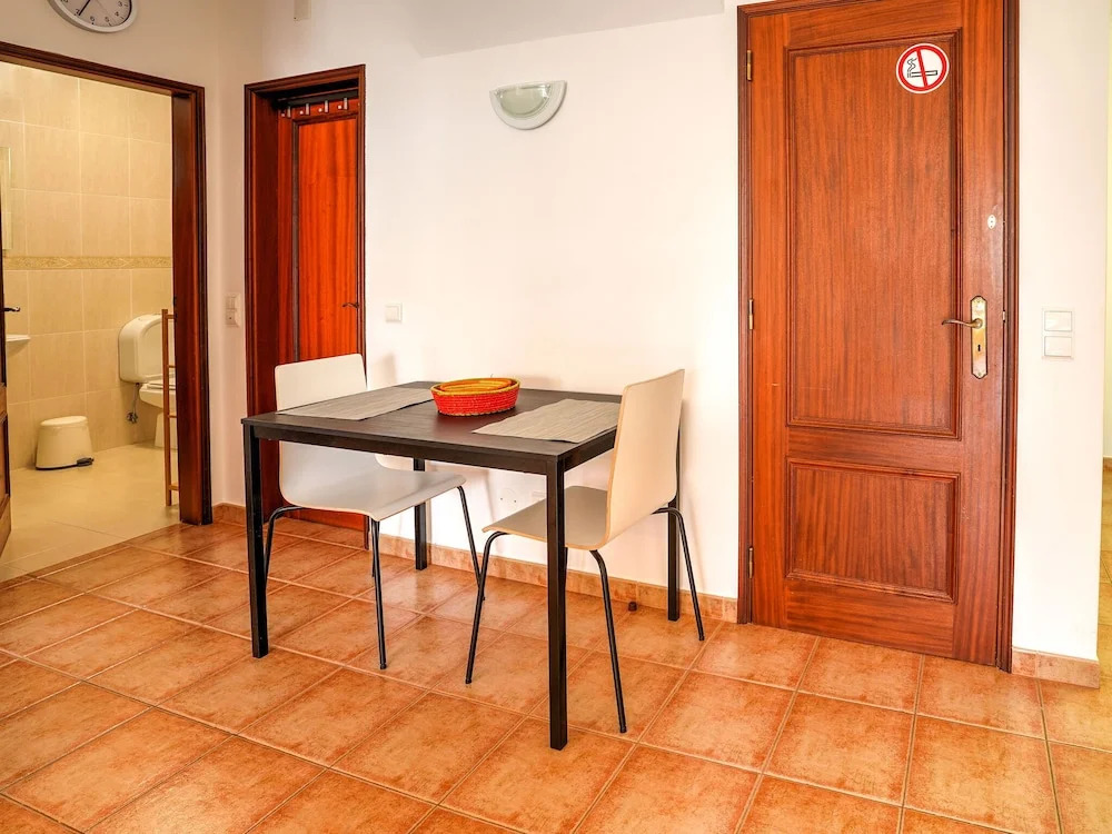 Beautiful Apartment With a Bedroom in Meia Praia and a Communal Swimming Pool