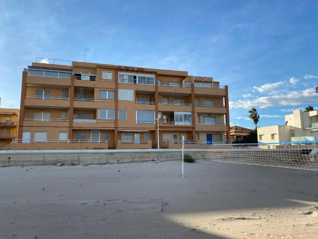 Beachfront and Bright Apartment