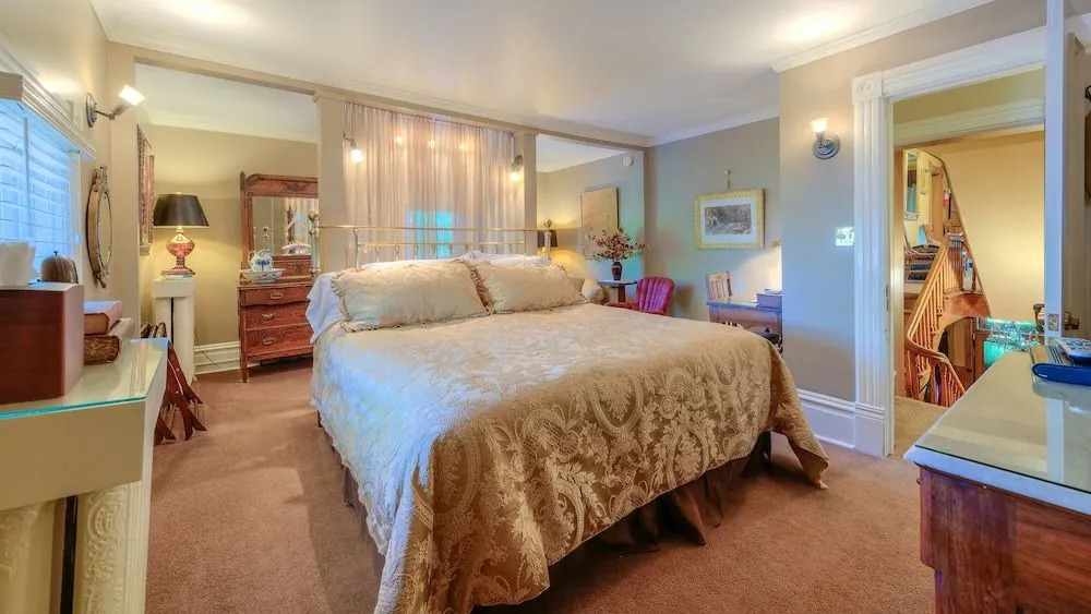 Sanders - Helena's Bed and Breakfast