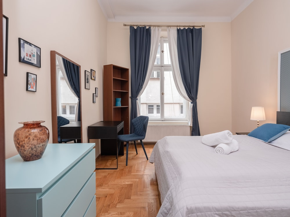 Wawel Apartments - Riverside Castle