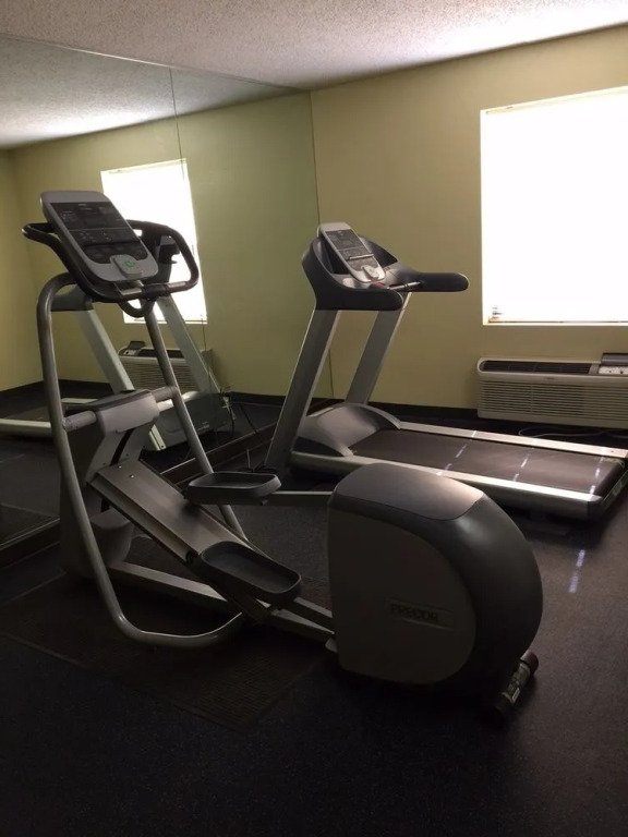 Days Inn by Wyndham Park City Kansas
