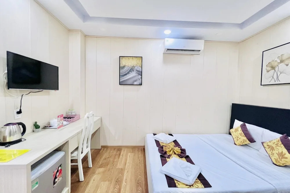 RedDoorz Truc Huyen Hotel