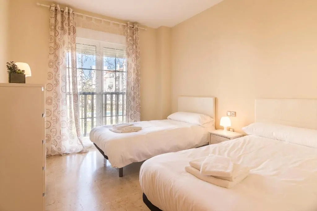 2197-Superb 2bedrooms in residence with pool!