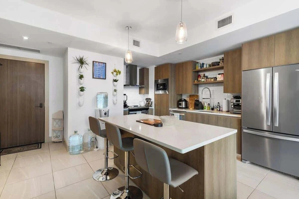 Brickell 1BR Skyline Balcony Corner Suite Walkable to City Centre Luxepad