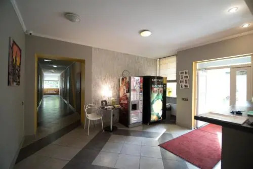 Happy Hotel