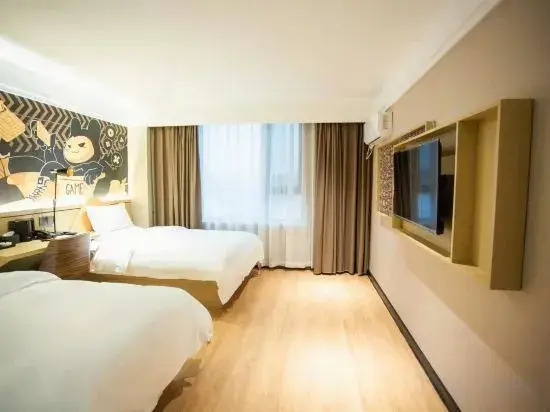 IU Hotel (Mengzhou Bus Station Huichang South Road)