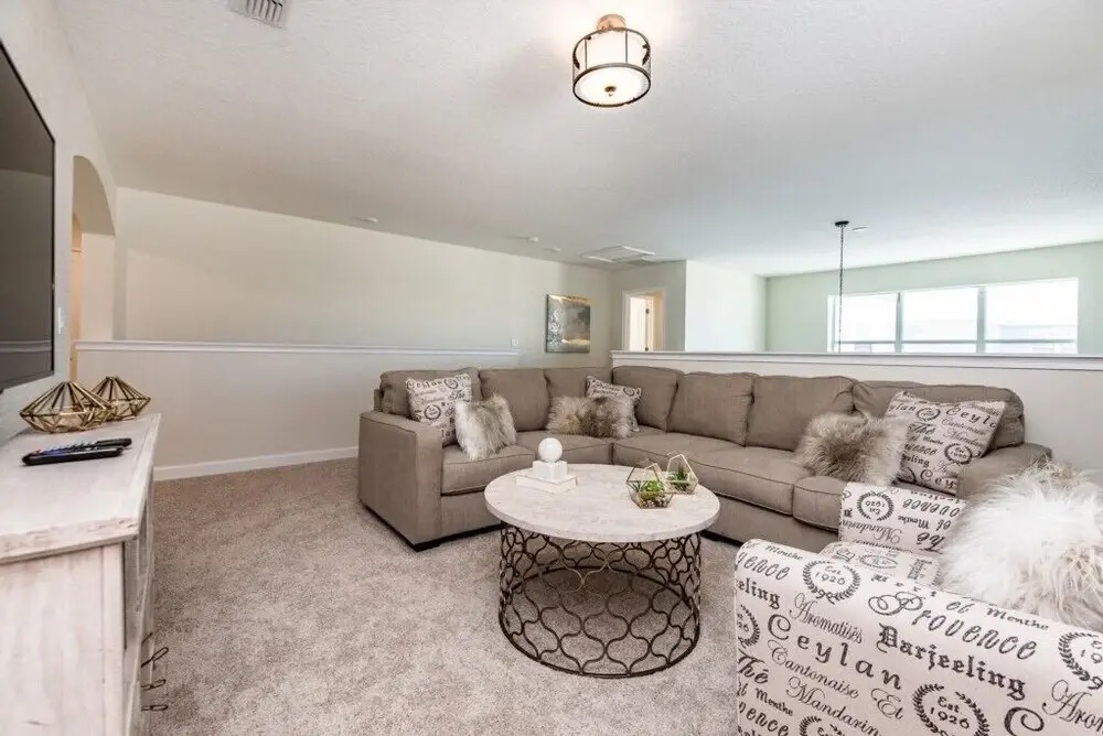 5 Bedroom 5 Bathroom in Storey Lake 4740shd