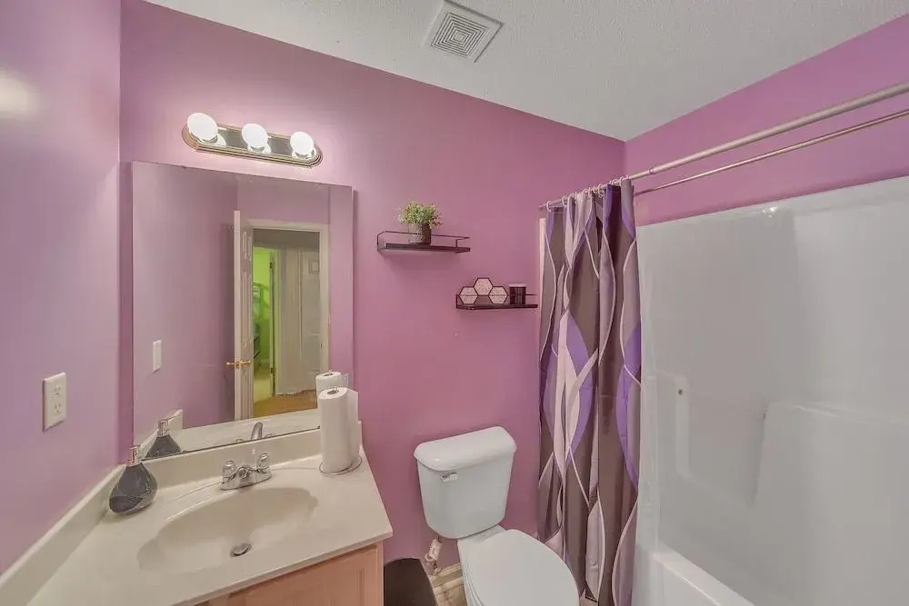 Charming Comfortable Memphis Getaway 3 Bedroom Home by Redawning