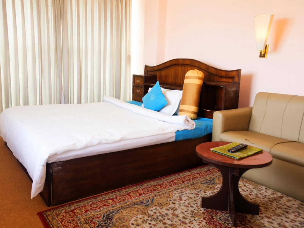 Palagya Hotel & Restaurant