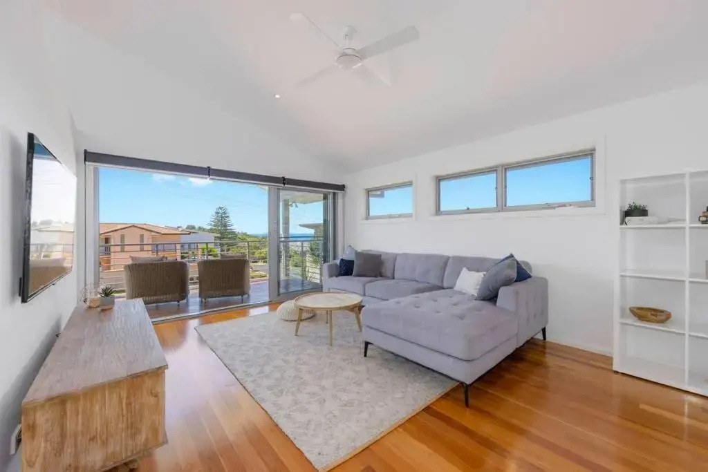 Laze @ Lighthouse - family home with heated pool