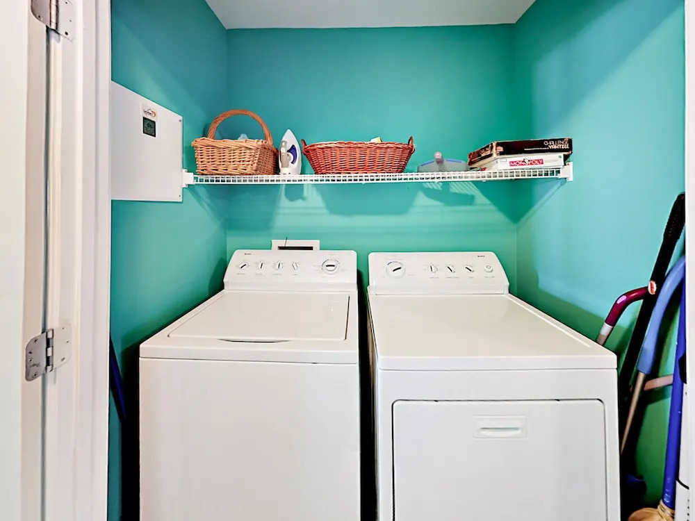 Royal Palm Home 3 Bedrooms 2 Bathrooms Home