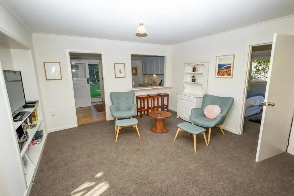 Hop, Skip and Jump to the Lake - Te Anau House