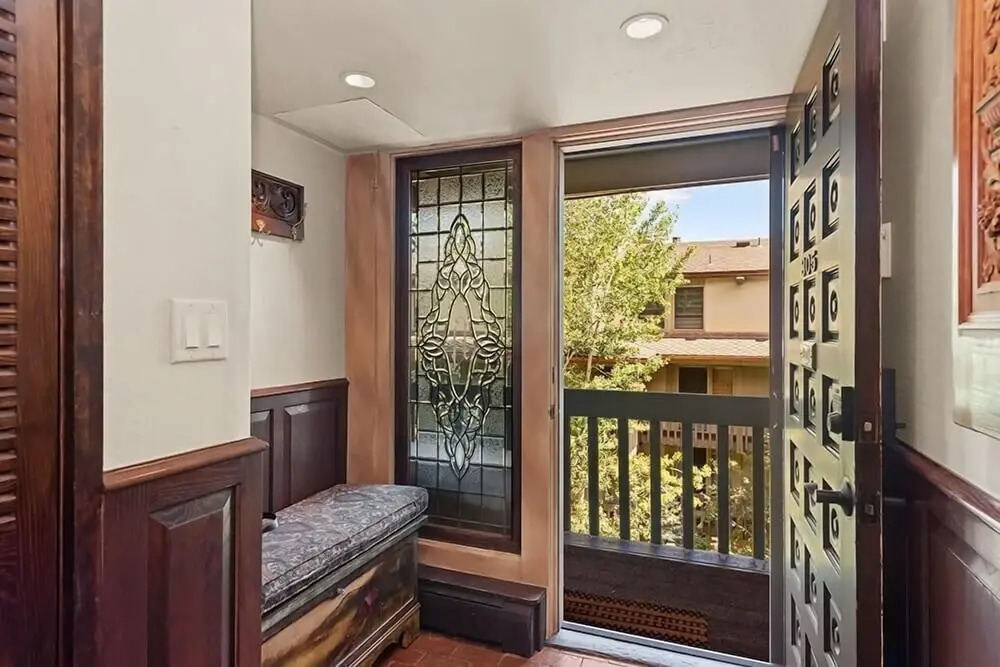 3 BR Penthouse w Hot-tub -mountain Views