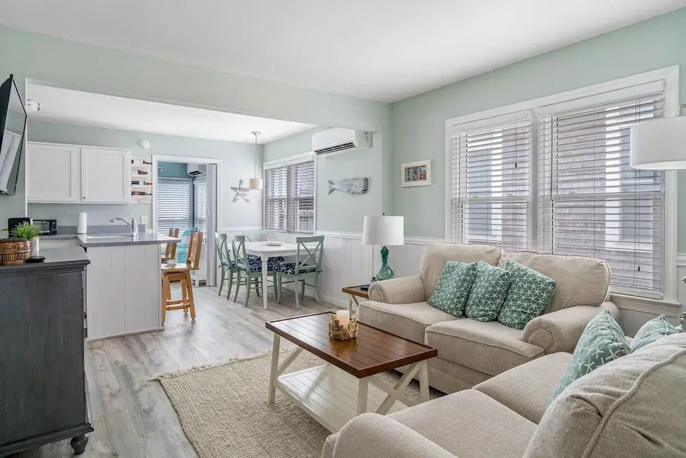 Coastal Condo Close to Beach & Entertainment