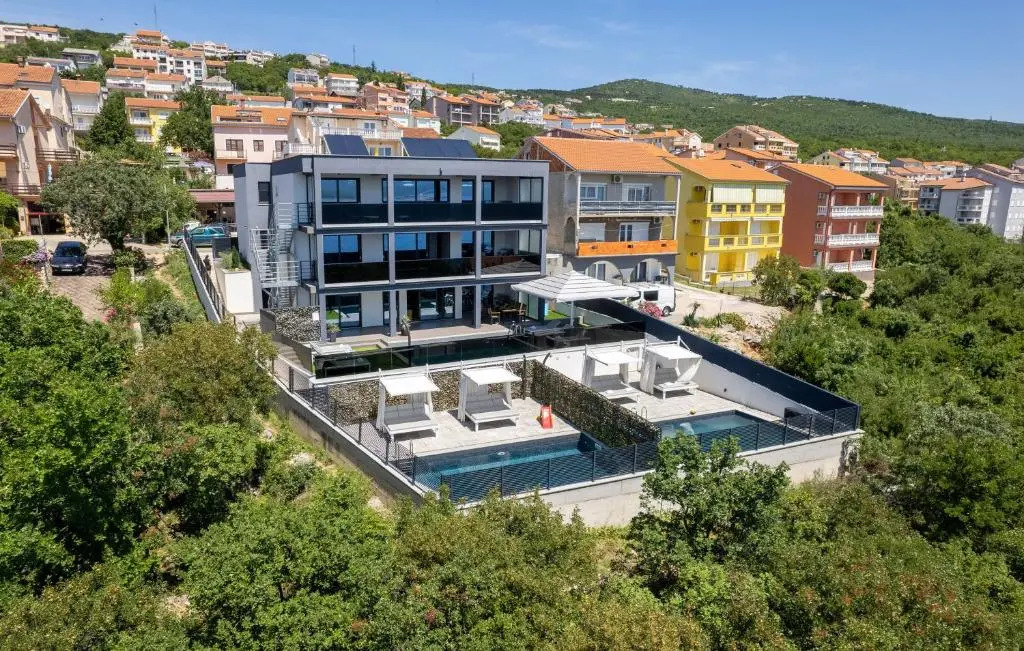 Villa Twins