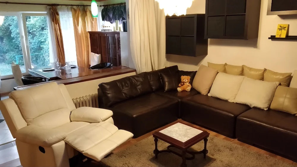 Snug Apartment at foot of mountain