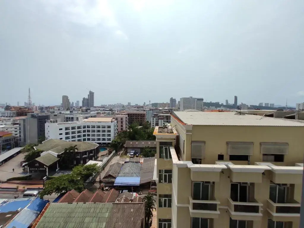 Pattaya Beach Sea View Rooftop Pool Resort