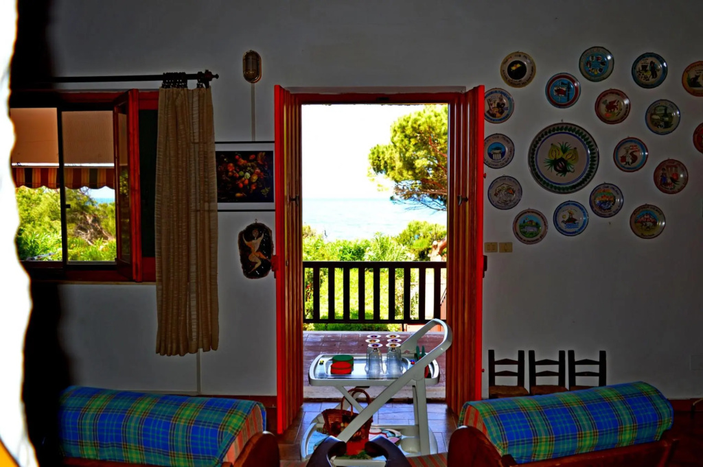Holiday home with sea view on the beach of Is Arenas and Torre del Pozzo 300 meters from the sea sho-Casa Zinzella