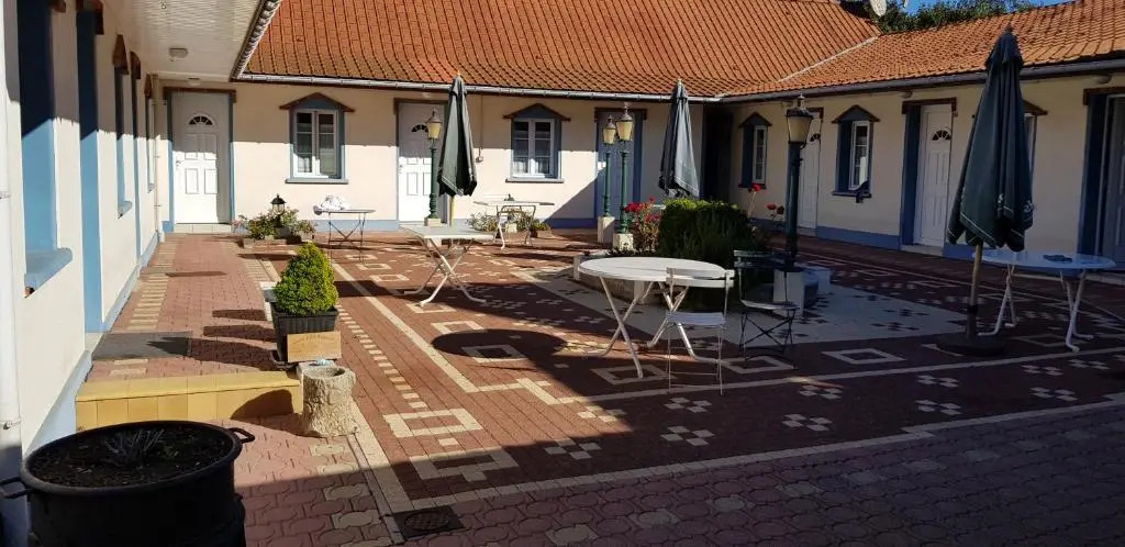 LOGIS - Hôtel & restaurant "Lenvie des mets"