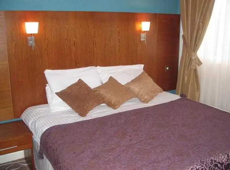 Antonine Hotel