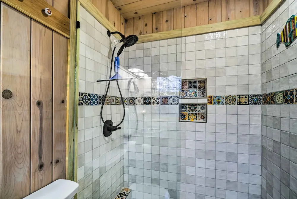 Gatlinburg Log Cabin w/ Hot Tub & Mountain Views