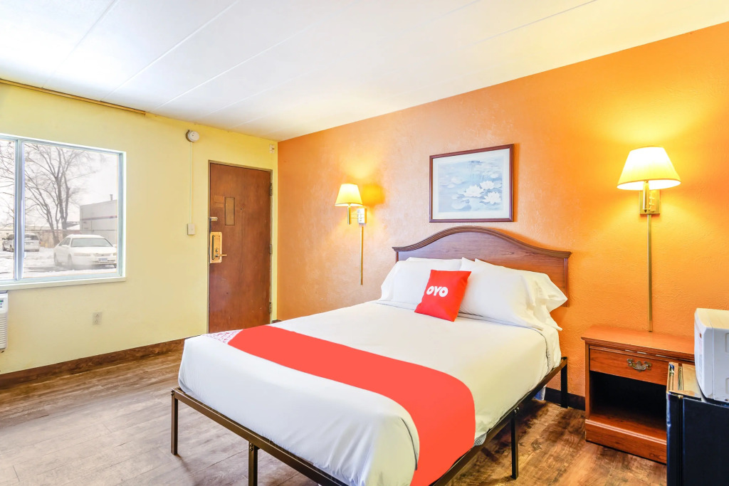 OYO Hotel Downtown Peoria I-74