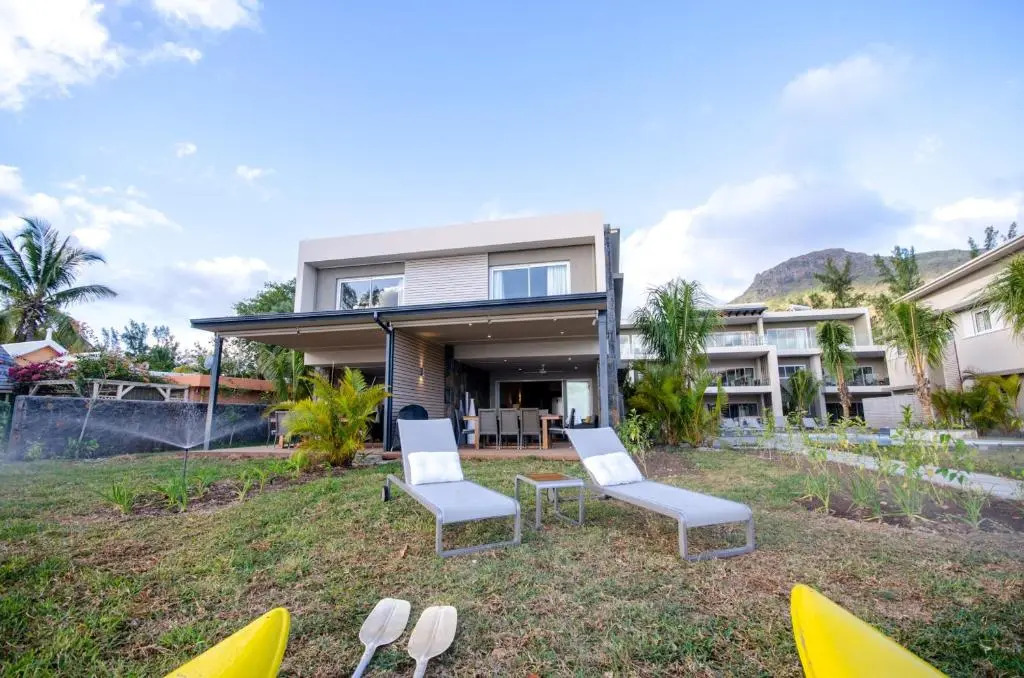LEscale 3 bedrooms Sea View and Beachfront Suite by Dream Escapes