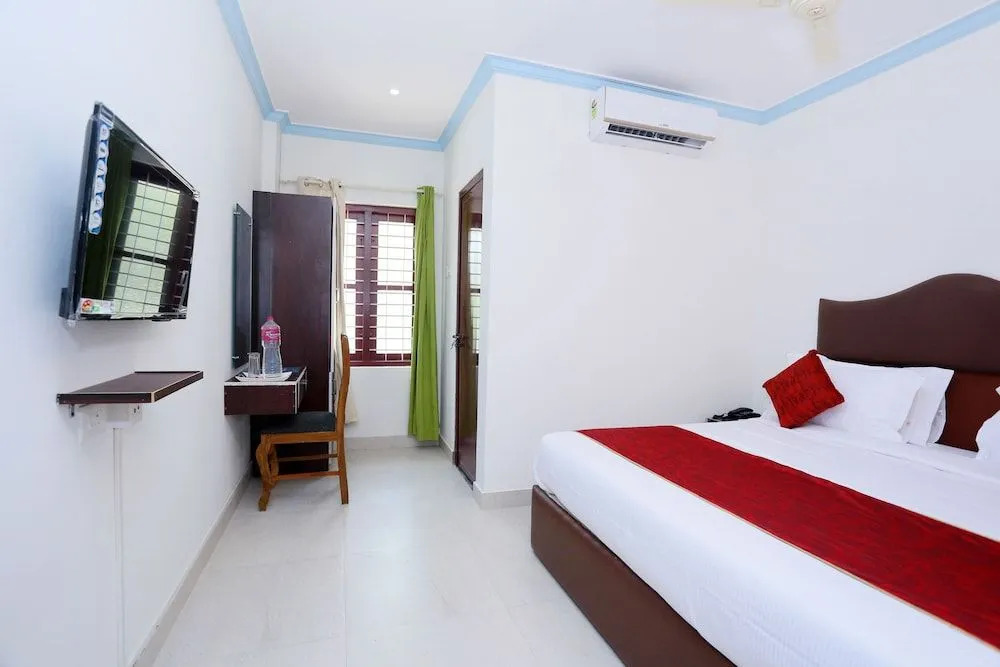 OYO 22008 Jrj Suites