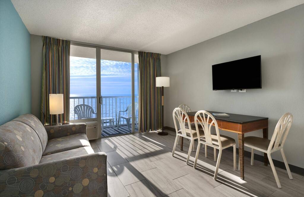 Crown Reef Resort