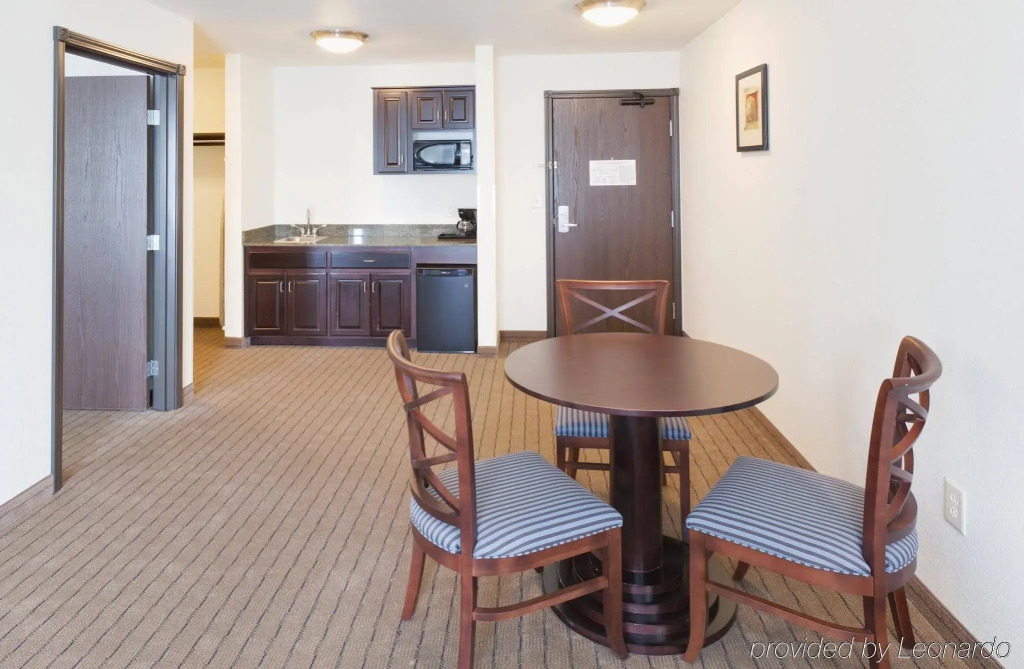 Holiday Inn Express & Suites - Omaha I - 80 by IHG