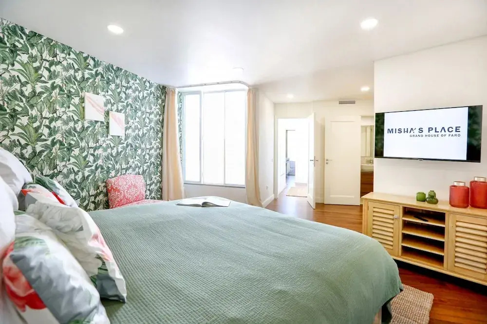 Green & Gorgeous - 3 bedroom Getaway in the Heart