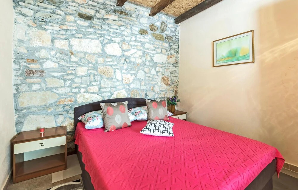 Stunning Home In Peroj