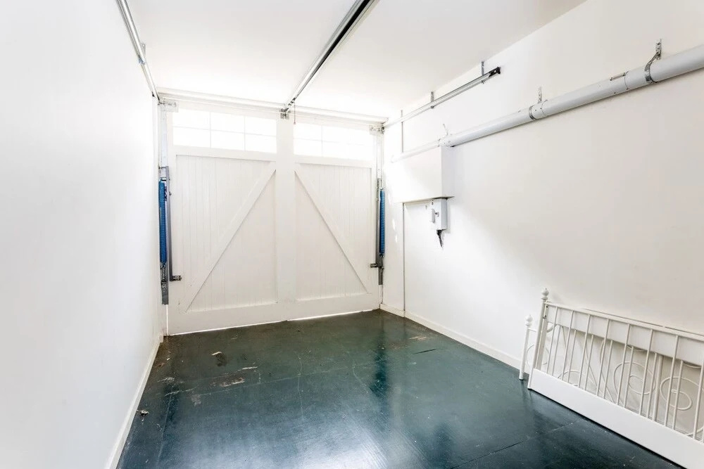 Ultra-luxurious 4BR home in Bayswater with gym, parking and private terrace