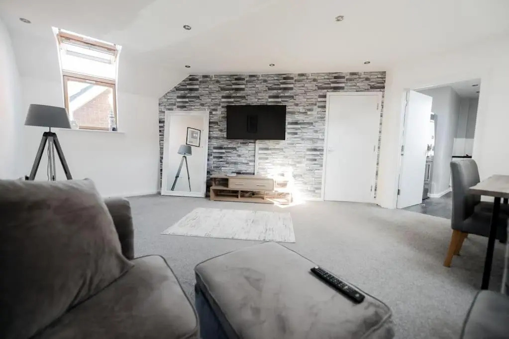 Spacious 2 bed apartment 800 metres from the beach
