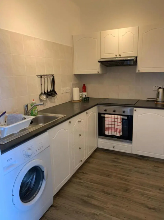 Modern and stylish 1 bedroom apartment in King's Palace
