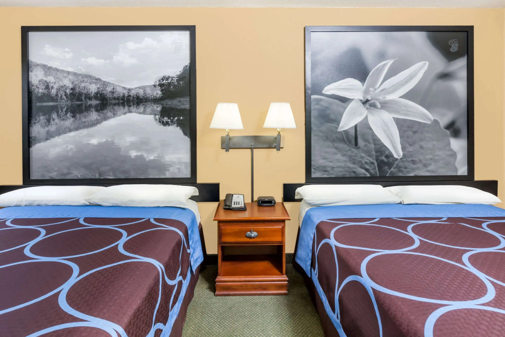 Super 8 by Wyndham Pine Bluff