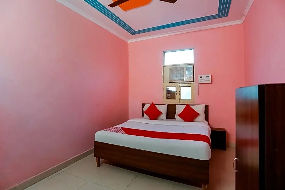 OYO 75131 Bandral Residency