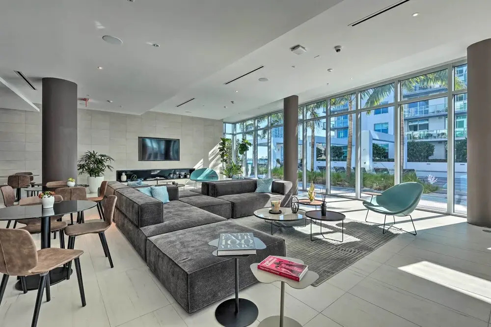 Chic Miami Condo w/ Pool, 6 Mi to South Beach