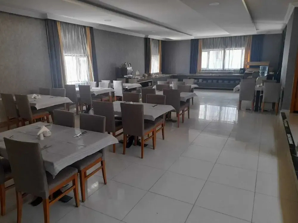Cenas Otel