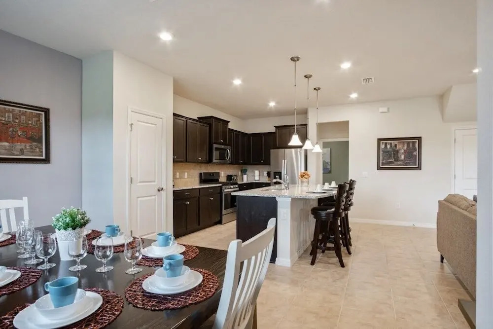 Spacious 5Bd Pool Hm w/ Spa, Wifi-Solterra 5441